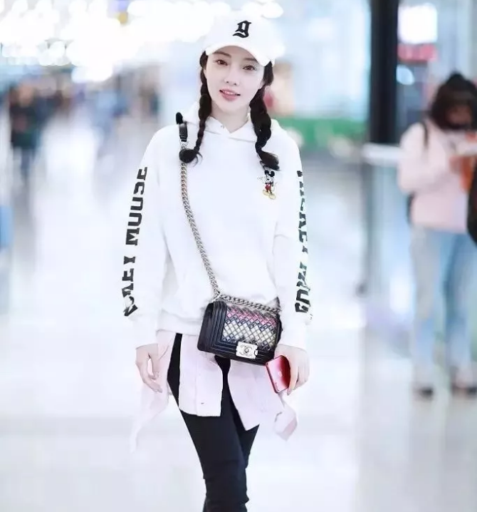 今年秋冬最chic！原來短發(fā)和帽子這么配??！