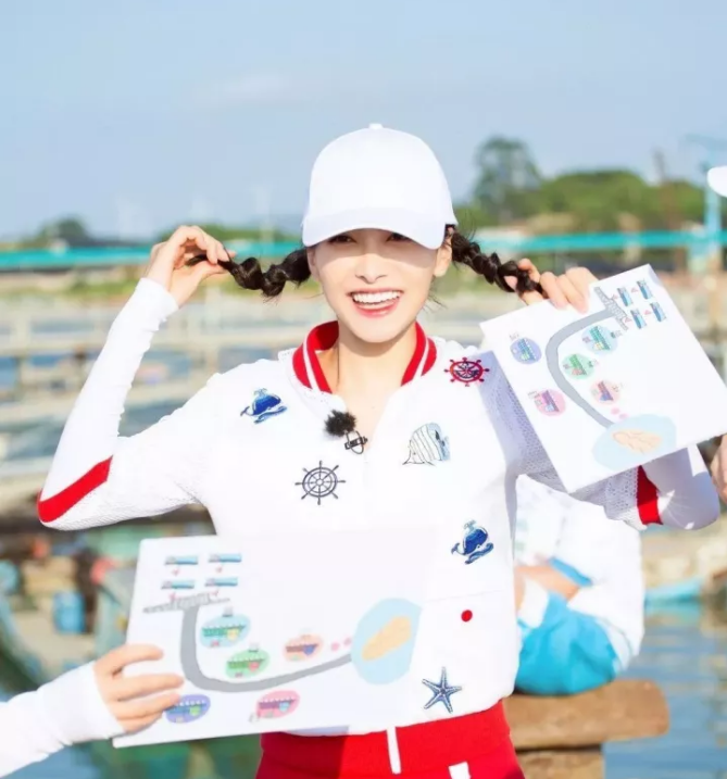 今年秋冬最chic！原來短發(fā)和帽子這么配??！